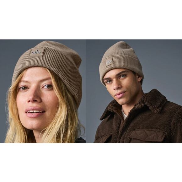 Alo Everyday Beanie in Gravel - Picture 3 of 6